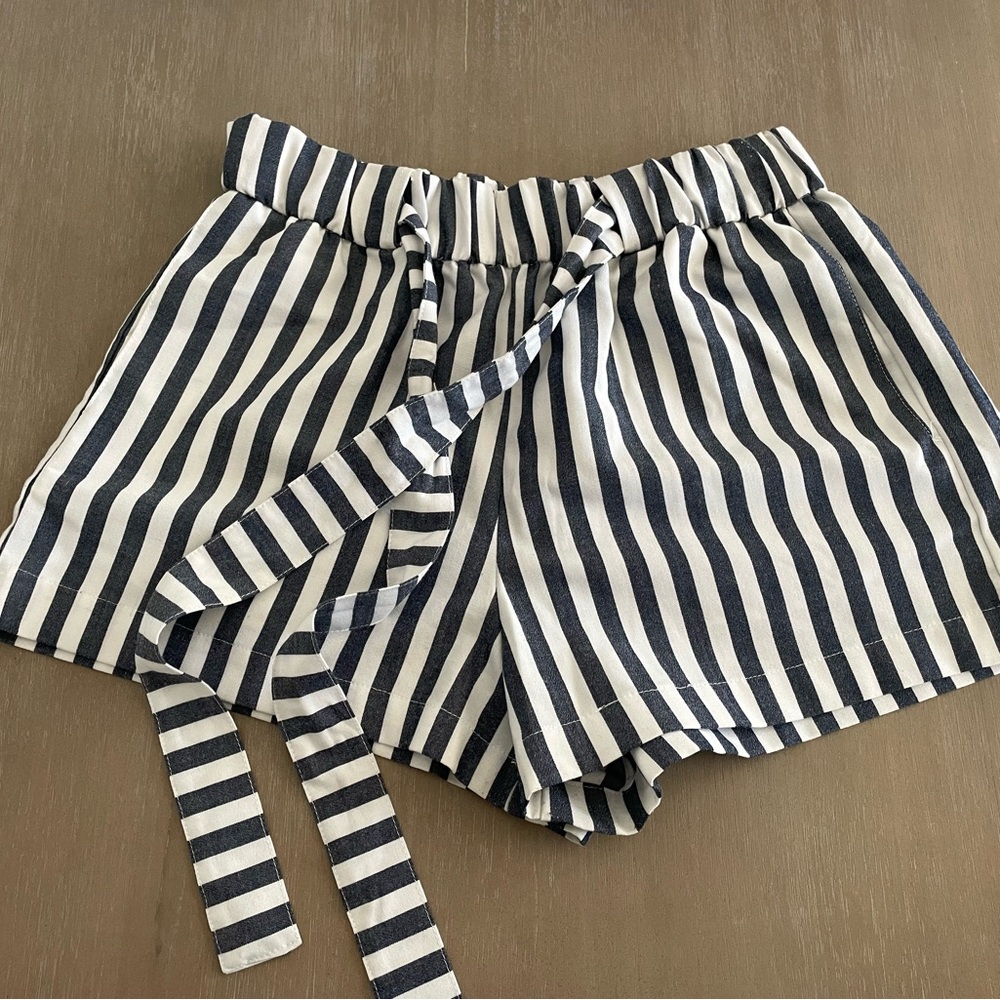 Pull & Bear Striped Navy and White Tie-Waist Women’s Shorts